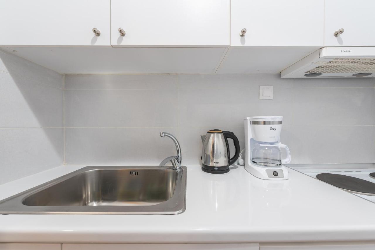 Apartment At Megaro Mousikis St Semi Basement 1Bed 2 Pers アテネ エクステリア 写真