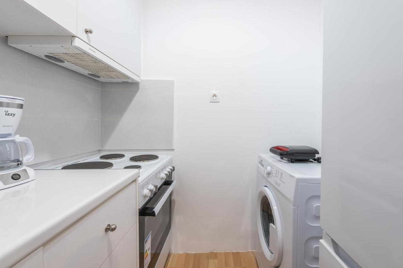 Apartment At Megaro Mousikis St Semi Basement 1Bed 2 Pers アテネ エクステリア 写真