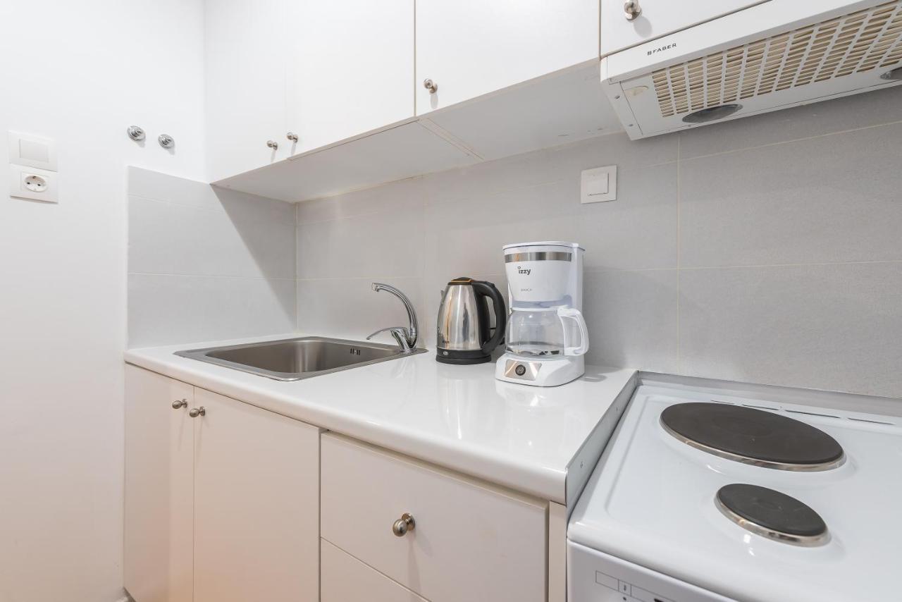 Apartment At Megaro Mousikis St Semi Basement 1Bed 2 Pers アテネ エクステリア 写真